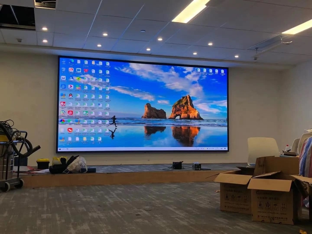 실내 SMD LED 비디오 디스플레이 96 * 96 점 모듈 해상도 및 50000 시간 평생 첨단 기술