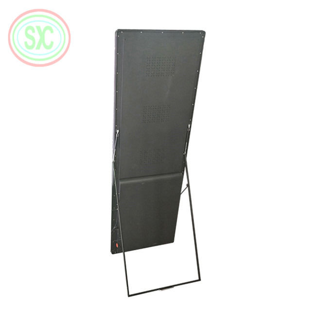 1R1G1B 컬러 구성 LED 포스터 디스플레이 680x2000mm 화면 크기와 P2.5mm 피치