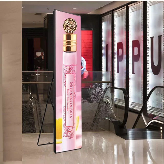 P2.5mm Pitch LED 포스터 디스플레이 알루미늄 패널 1R1G1B 색상 구성 및 에너지 절약 기술