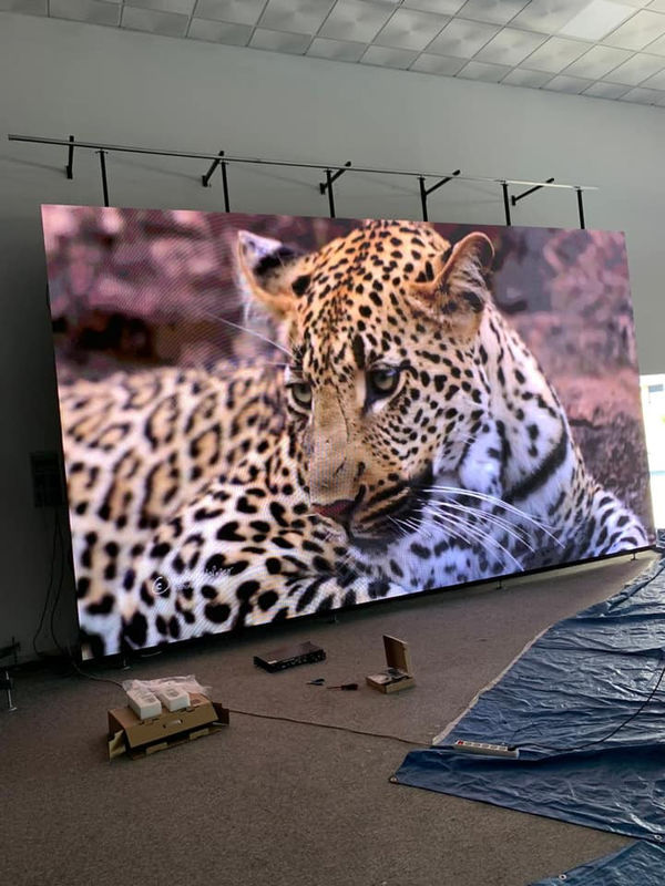 320X160mm 모들 사이즈 미세한 피치 LED 디스플레이 208 * 104 모듈 해상도 및 다이 캐스트 알루미늄 캐비닛 재료