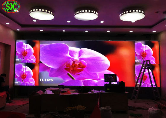 좋은 가격 2.5mm 초소형 픽셀 피치 및 맞춤형 캐비닛을 갖춘 HD 실내 P2.5 풀 컬러 LED 디스플레이 온라인으로