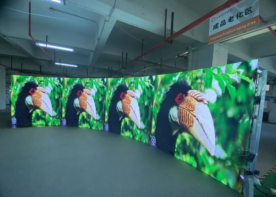 좋은 가격 고휘도 고정 LED 디스플레이, MTBF 5000시간, 백색 균형 밝기 ≥7500cd/m2 및 후면 서비스 온라인으로