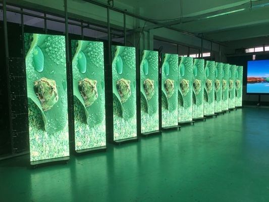 680x2000mm 화면 크기 LED 포스터 디스플레이 1R1G1B 컬러 구성과 320x160mm 모듈 크기