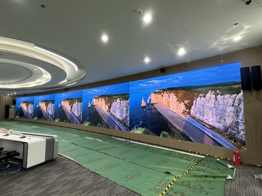 640000 점/평방미터 RGB LED 디스플레이 -12/50 운영 온도 900w/m2-600w/m2 전력 소모 고해상도