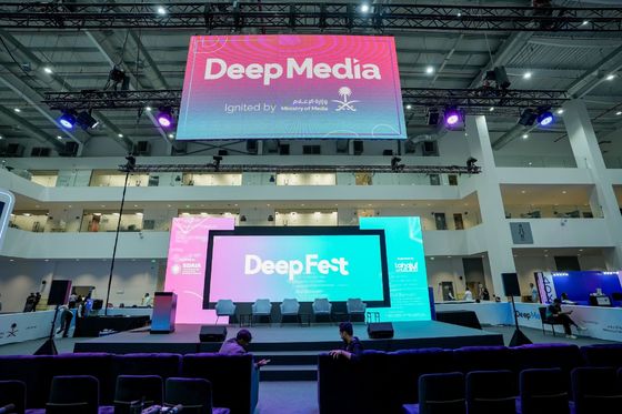 P4.81 밝기 야외 SMD LED 디스플레이 에어 플러그 디자인 연결 장수