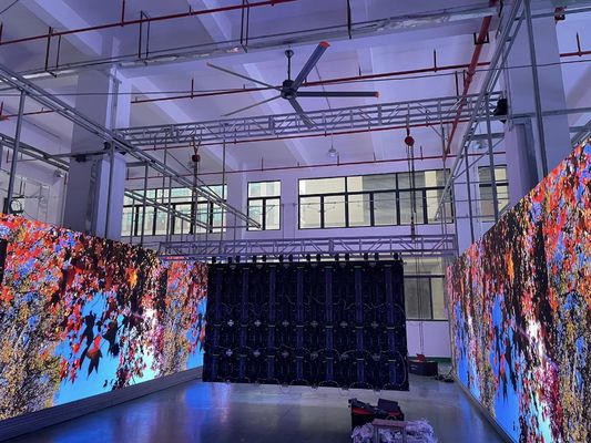 실내 풀 컬러 LED 디스플레이 P4 HD 곡선 비디오 벽 62500/m2 RGB 3 in 1 24 개월 맞춤형 디자인 및 경쟁력