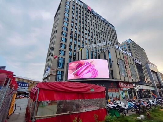 얇고 내구성이 뛰어난 다이캐스팅 알루미늄 캐비닛을 특징으로 하는 옥외 풀 컬러 LED 디스플레이로 강도와 정밀도를 향상시킴