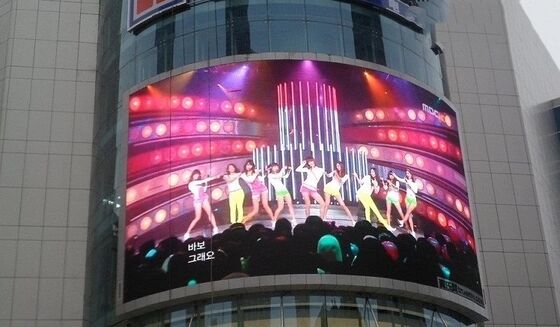 야외 전색 LED 디스플레이 고 밝기 거리 광고 방수 및 에너지 절약 P10 SMD LED 화면