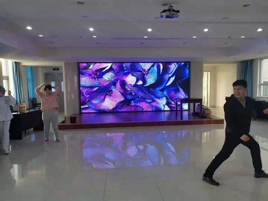 좋은 가격 생생한 스포츠  Concert,640x640 cabinet,2500을 위한 HD SMD P5 임대 LED 디스플레이 실내고 휘도 온라인으로