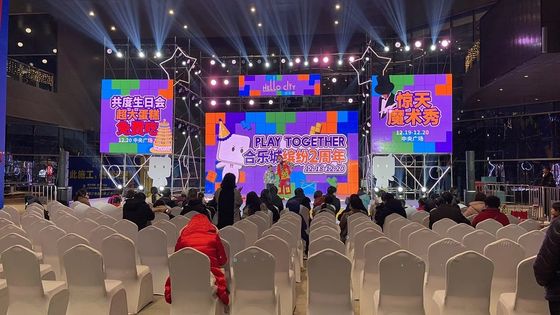 좋은 가격 매우 얇은 P4 HD RGB 단계 LED는 낮은 에너지 소비 OEM 서비스를 가립니다 온라인으로