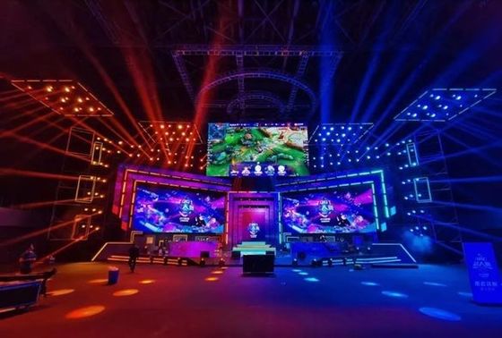 좋은 가격 RGB 3 in 1 SMD2121 램프 크기와 부드럽고 생동감있는 비디오 출력을위한 10 또는 14 비트 신호 처리 온라인으로